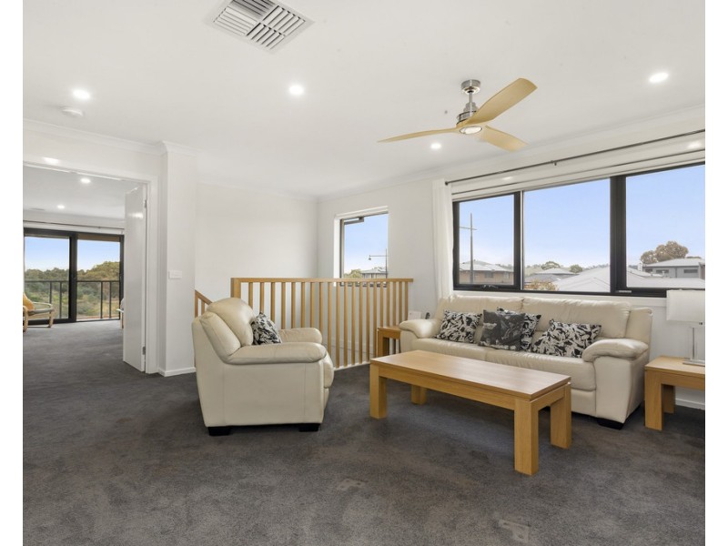 16 Lincoln Way, Doreen VIC 3754