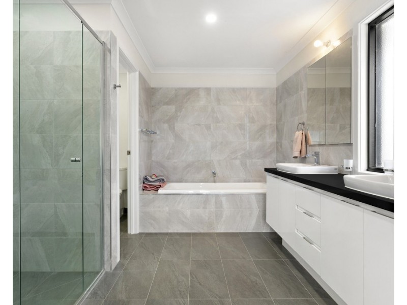 16 Lincoln Way, Doreen VIC 3754