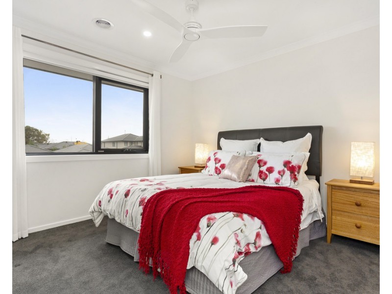 16 Lincoln Way, Doreen VIC 3754