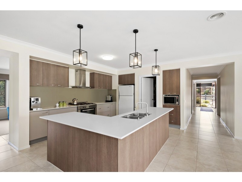 1-3 Flaxen Hills Road, Doreen VIC 3754