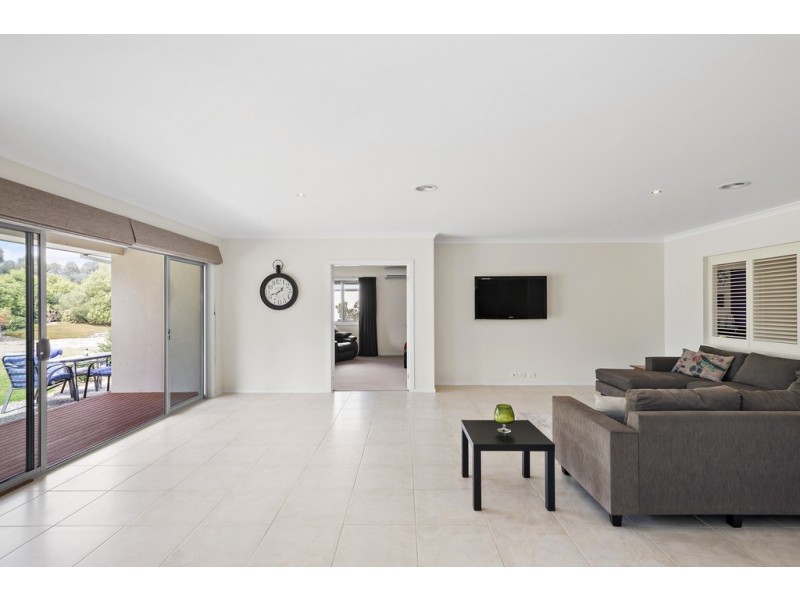 1-3 Flaxen Hills Road, Doreen VIC 3754