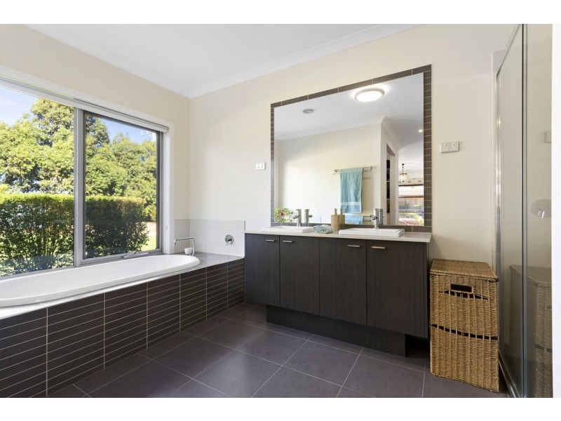 1-3 Flaxen Hills Road, Doreen VIC 3754