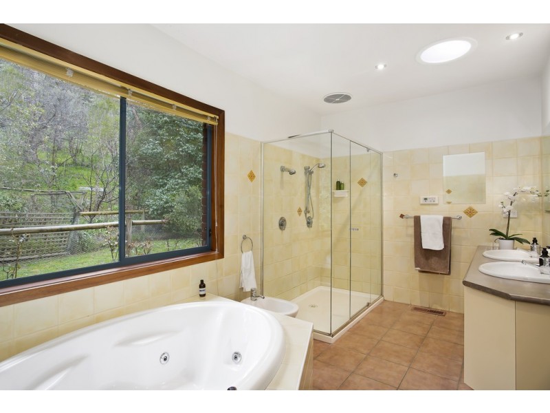 31 Banks Road, Eltham North VIC 3095