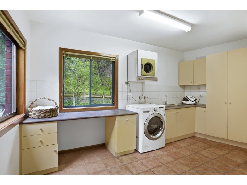 31 Banks Road, Eltham North VIC 3095