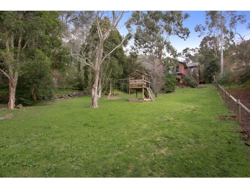31 Banks Road, Eltham North VIC 3095