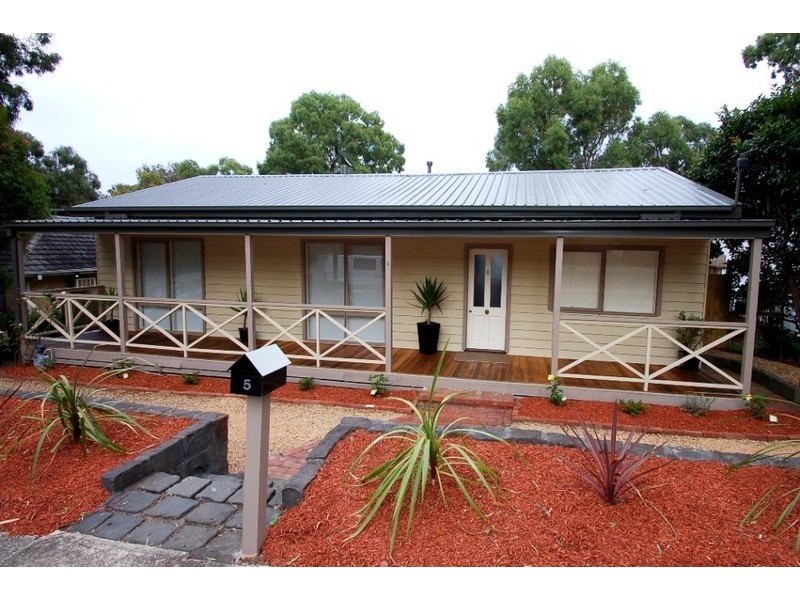 1/5 Sylvan Street, Montmorency VIC 3094