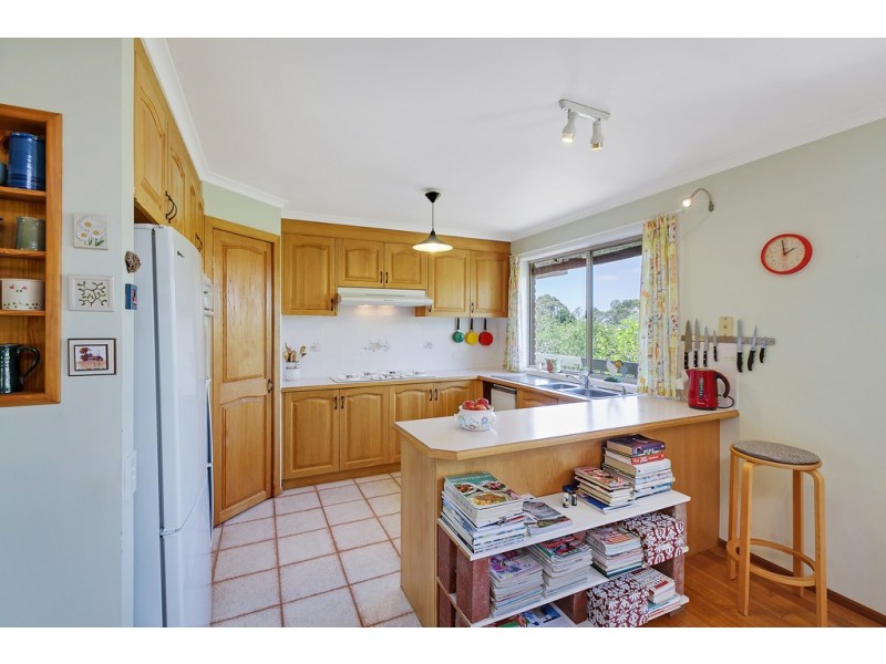 23 Halsbury Court, St Helena VIC 3088