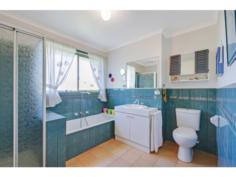23 Halsbury Court, St Helena VIC 3088