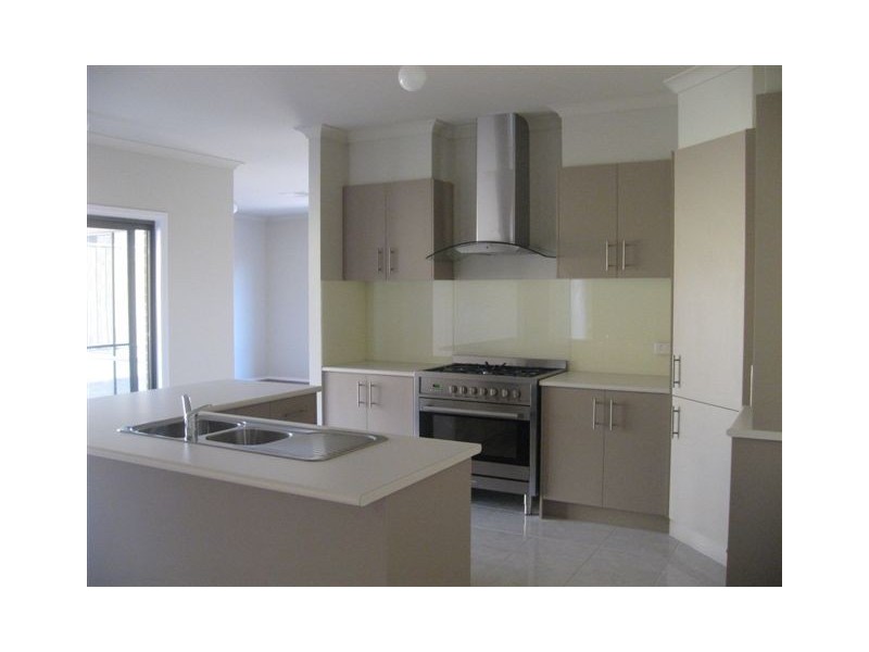 43 Eminence Boulevard, Doreen VIC 3754