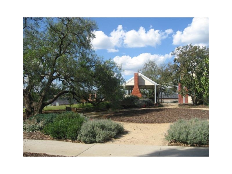 43 Eminence Boulevard, Doreen VIC 3754