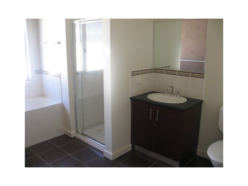 Roxburgh Park VIC 3064