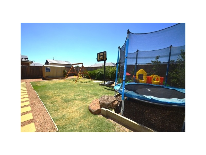 142 Overland Drive, Doreen VIC 3754