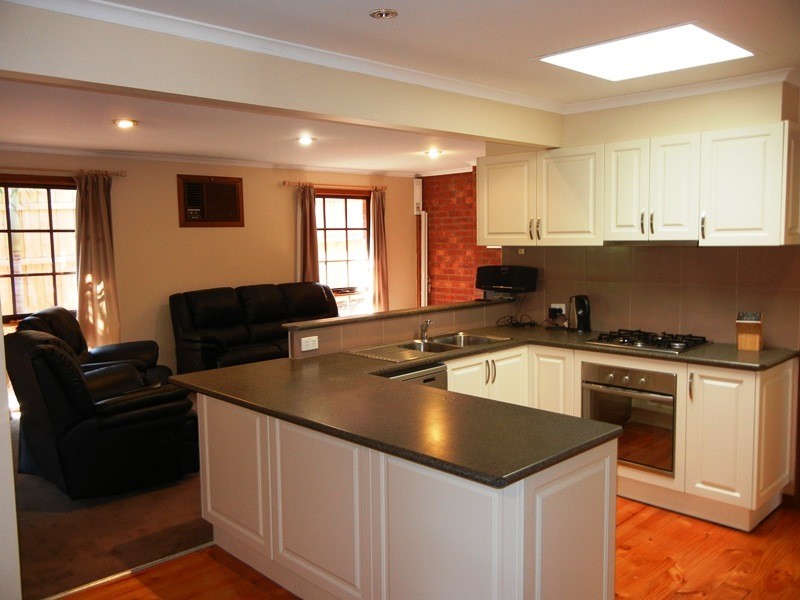 1 Elaroo Place, St Helena VIC 3088