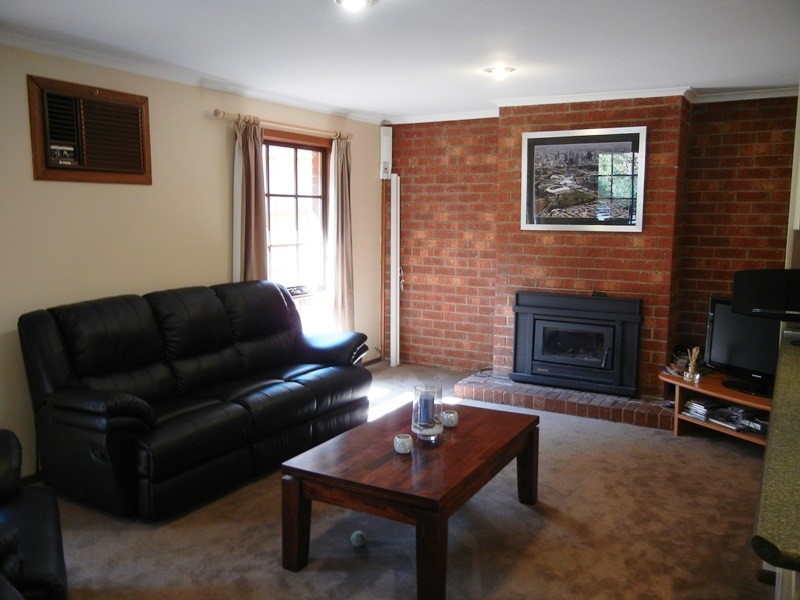 1 Elaroo Place, St Helena VIC 3088