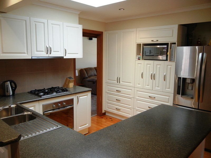 1 Elaroo Place, St Helena VIC 3088