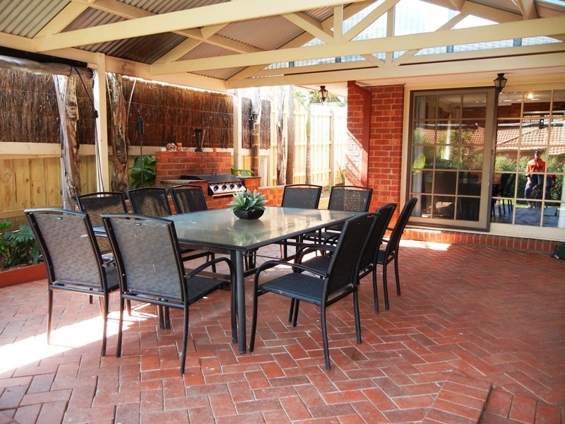 1 Elaroo Place, St Helena VIC 3088