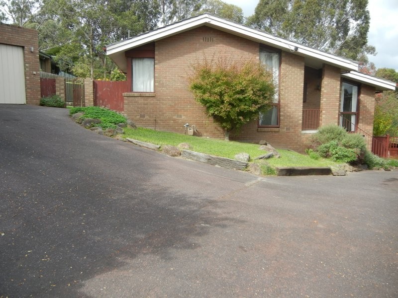 8 Perversi Avenue, Diamond Creek VIC 3089