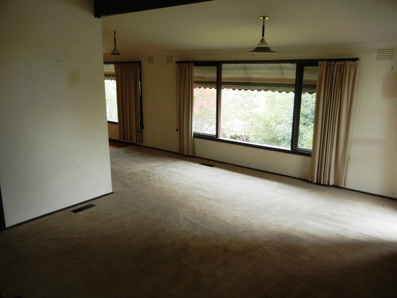 8 Perversi Avenue, Diamond Creek VIC 3089