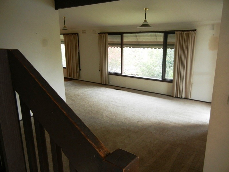 8 Perversi Avenue, Diamond Creek VIC 3089