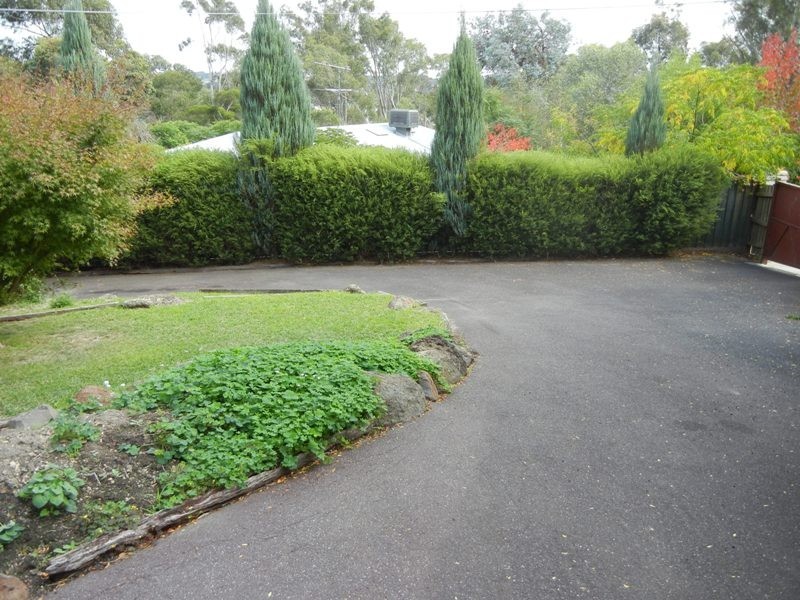 8 Perversi Avenue, Diamond Creek VIC 3089