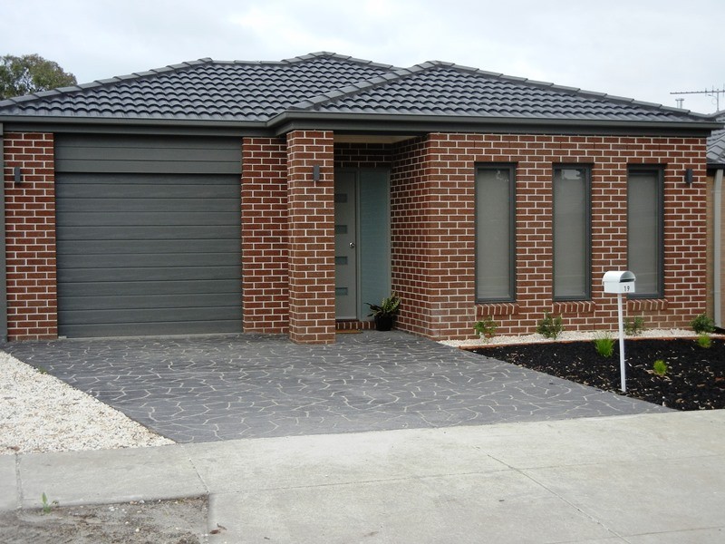 19 Shoal Circuit, Doreen VIC 3754