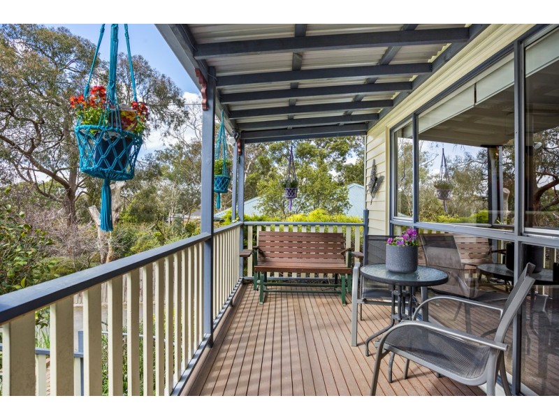 33 Heather Grove, Briar Hill VIC 3088