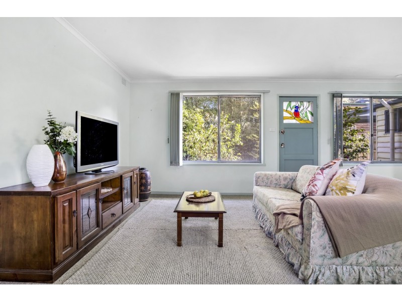 33 Heather Grove, Briar Hill VIC 3088