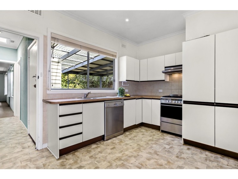 33 Heather Grove, Briar Hill VIC 3088