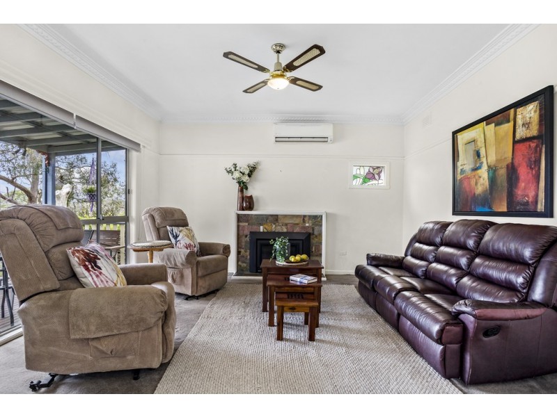 33 Heather Grove, Briar Hill VIC 3088