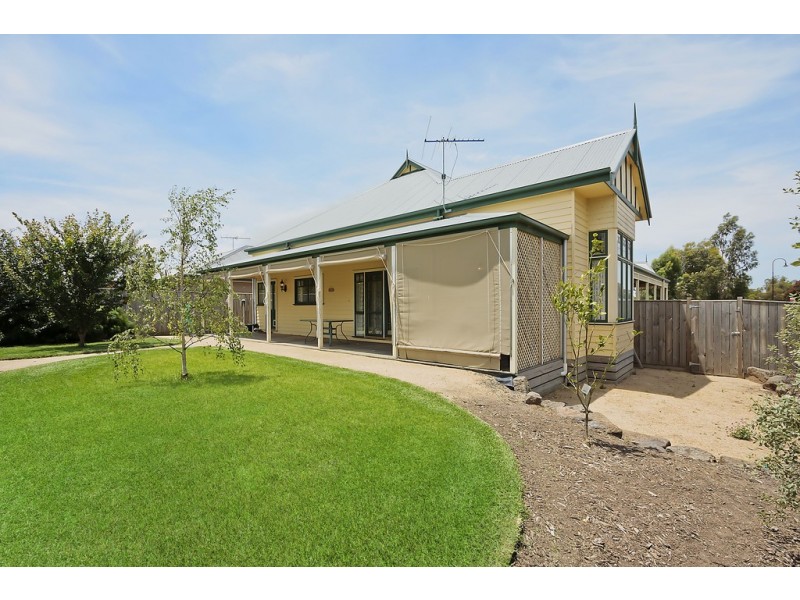 15 Waterway Boulevard, Doreen VIC 3754