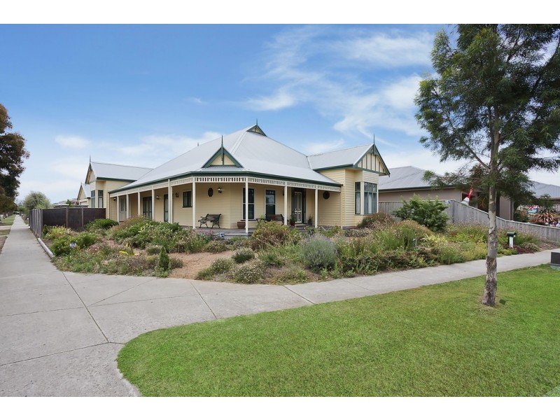 15 Waterway Boulevard, Doreen VIC 3754