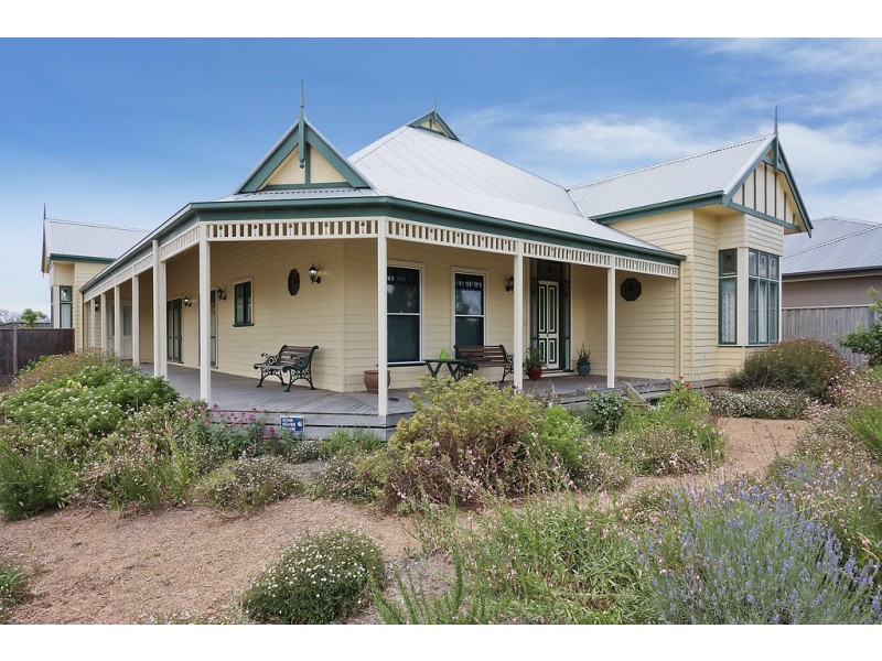 15 Waterway Boulevard, Doreen VIC 3754