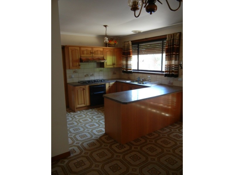 2 Carbora Dale, Greensborough VIC 3088