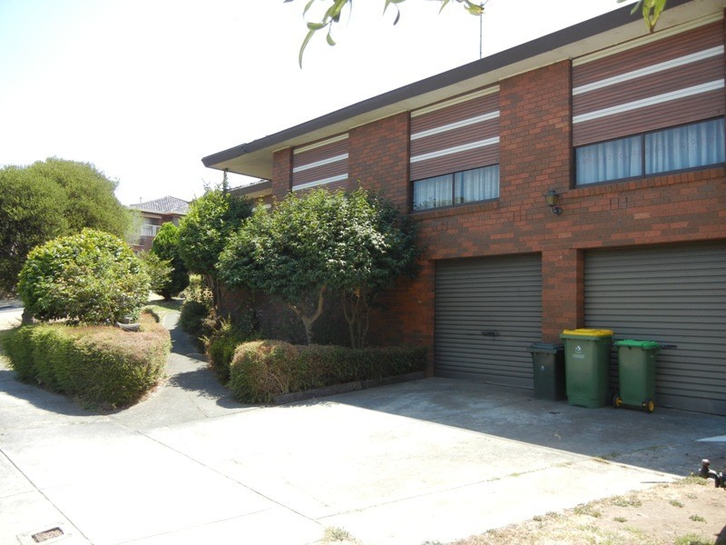 2 Carbora Dale, Greensborough VIC 3088