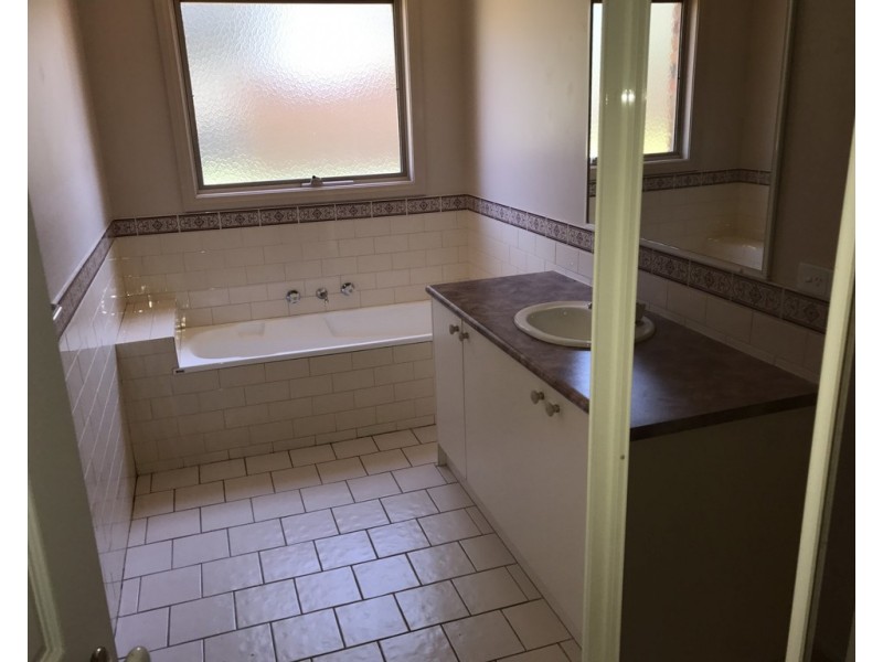 1/42 Shalbury Avenue, Eltham VIC 3095