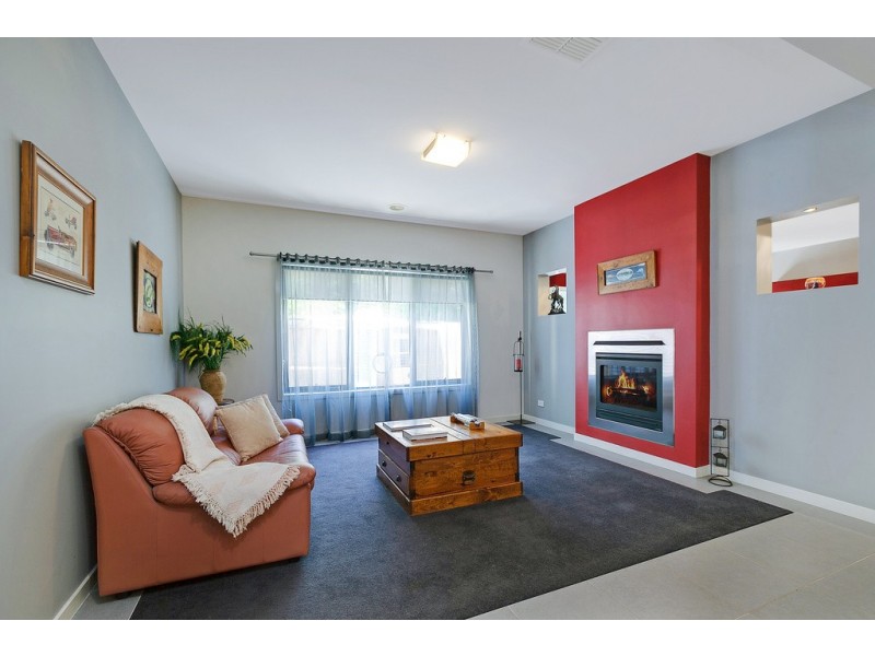 16 Jorgensen Avenue, Doreen VIC 3754