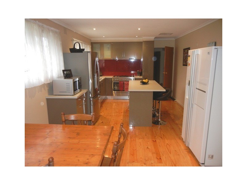 2/4 Campbell Road, Briar Hill VIC 3088