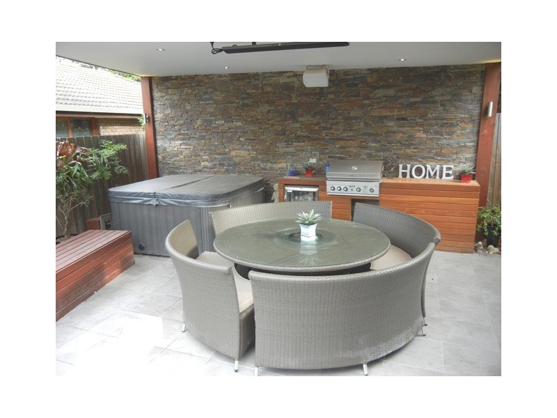 2/4 Campbell Road, Briar Hill VIC 3088