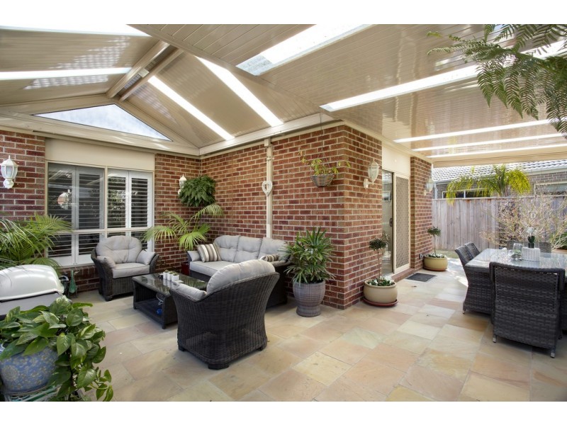 8 River Brook Avenue, South Morang VIC 3752