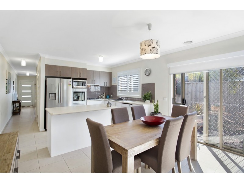 8 River Brook Avenue, South Morang VIC 3752