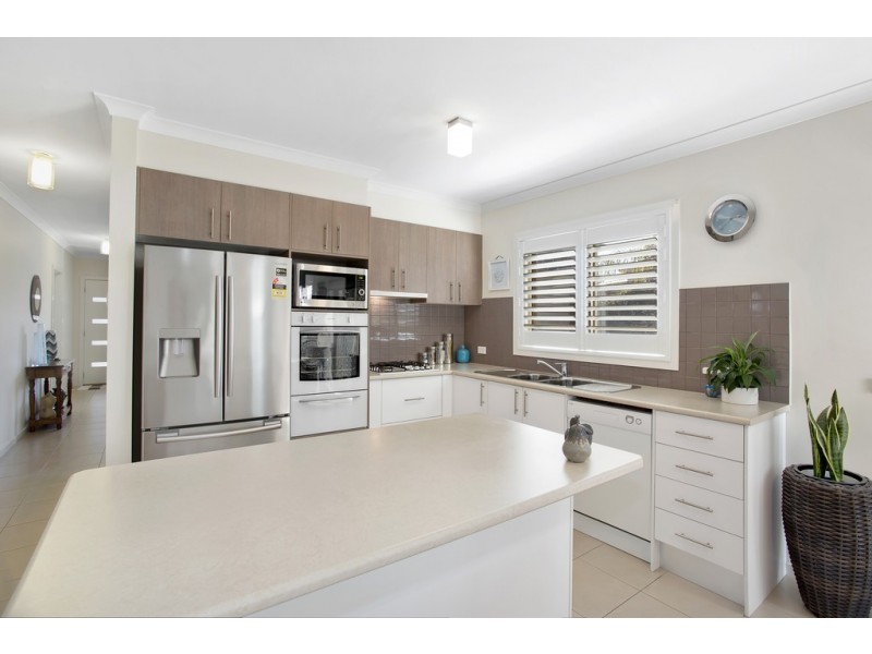 8 River Brook Avenue, South Morang VIC 3752