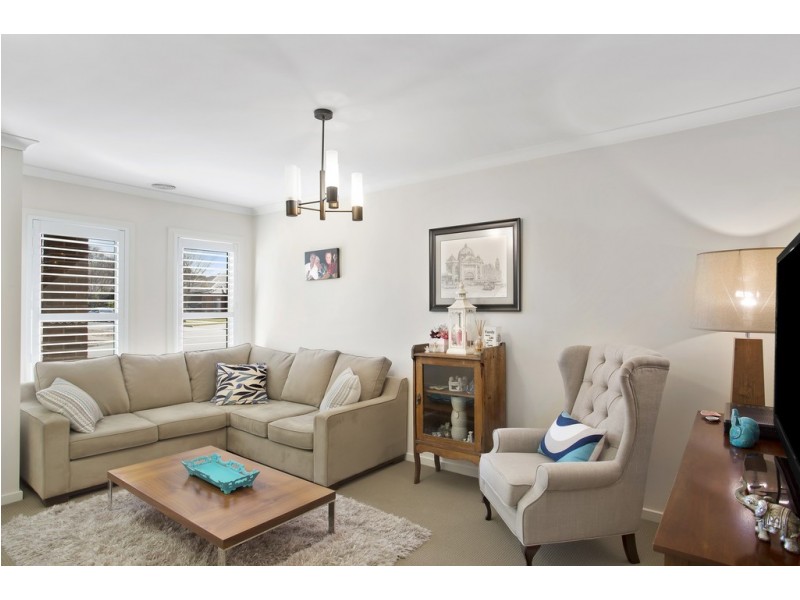 8 River Brook Avenue, South Morang VIC 3752