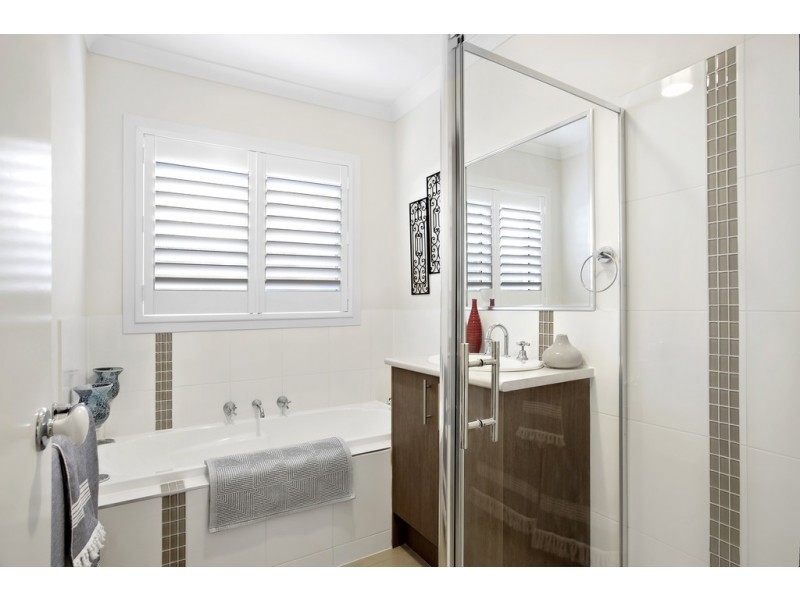 8 River Brook Avenue, South Morang VIC 3752