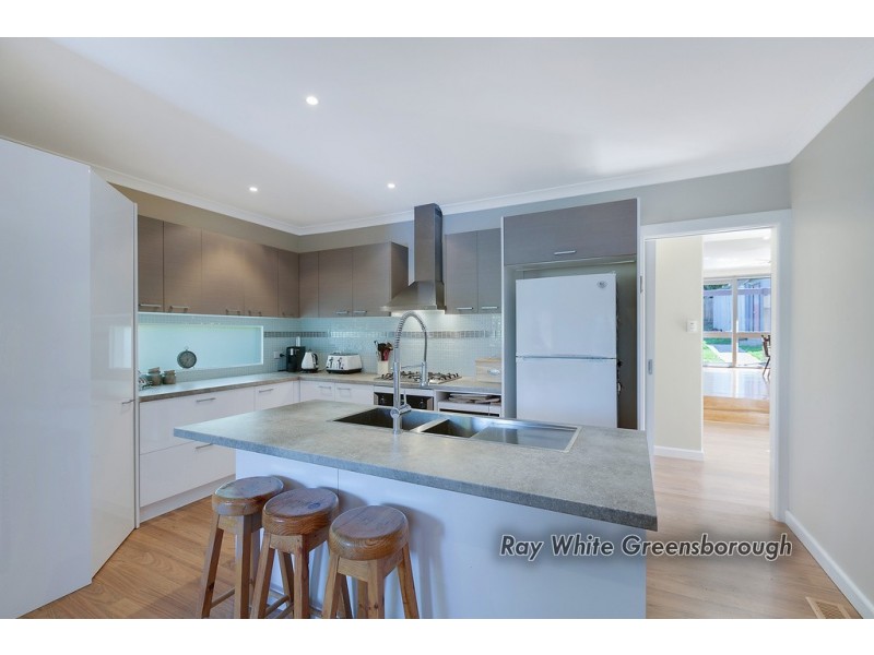 211 Mountain View Road, Greensborough VIC 3088