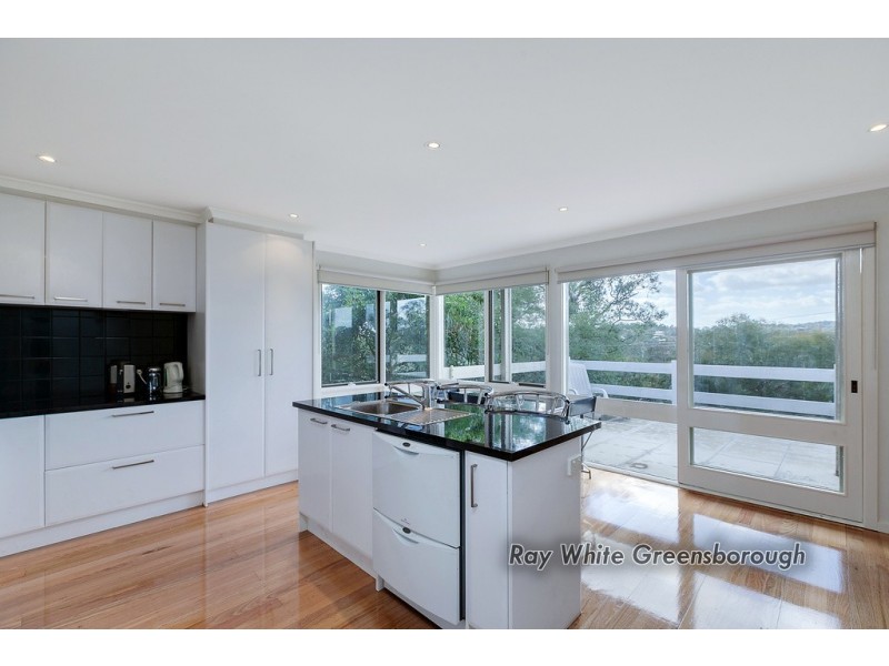 15 Lower Road, Eltham North VIC 3095