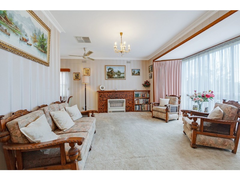 16 May Street, Macleod VIC 3085