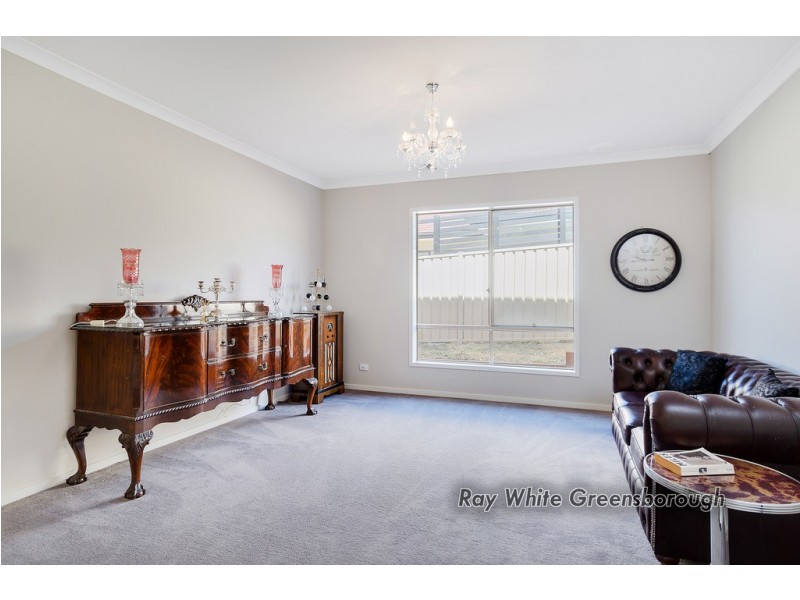 6 St Andrews Close, Hidden Valley VIC 3756