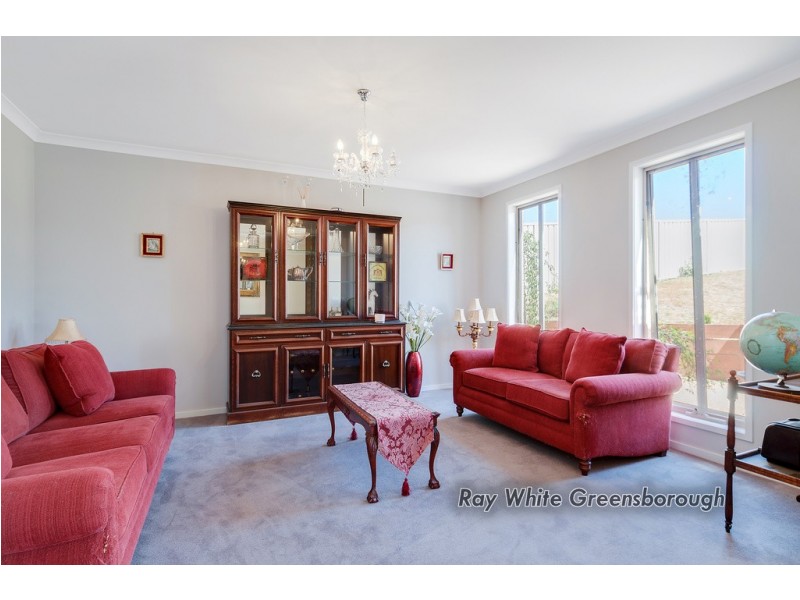 6 St Andrews Close, Hidden Valley VIC 3756