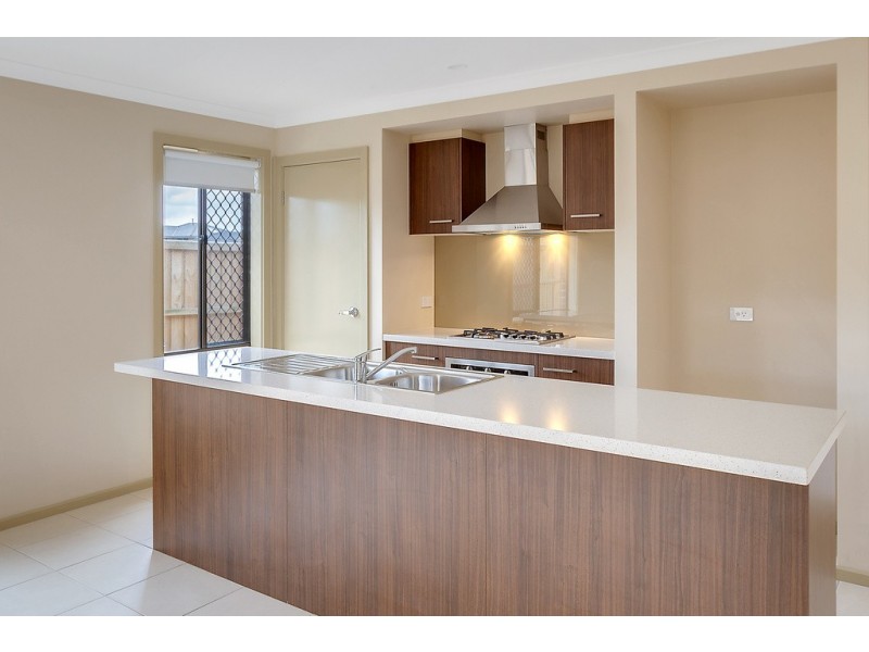 74 Laurimar Boulevard, Doreen VIC 3754