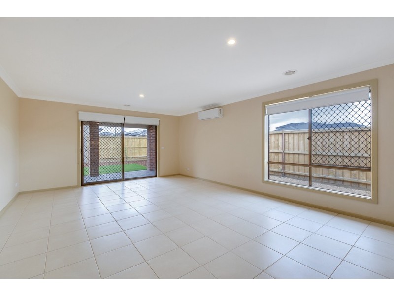 74 Laurimar Boulevard, Doreen VIC 3754